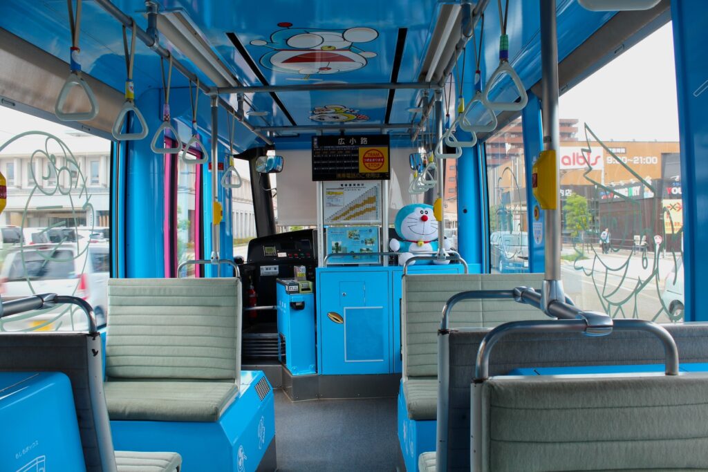 富山市區地面電車-哆啦A夢彩繪列車
